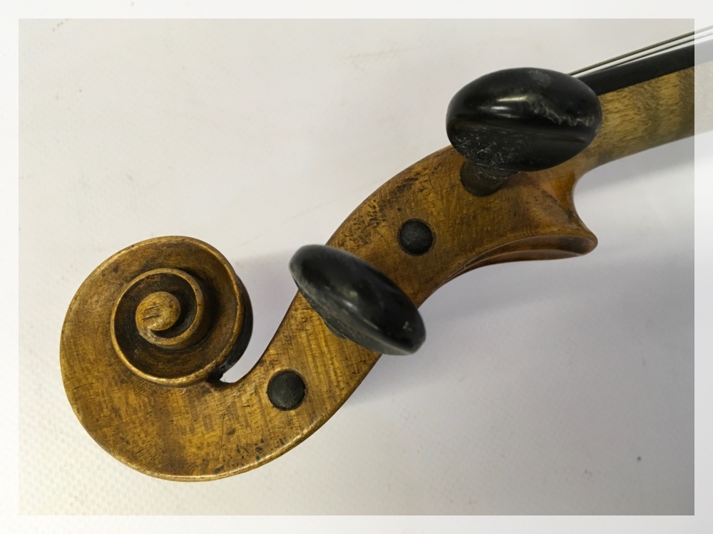 A VIOLIN AND BOW IN HARD WOODEN CASE, T - Image 5 of 10