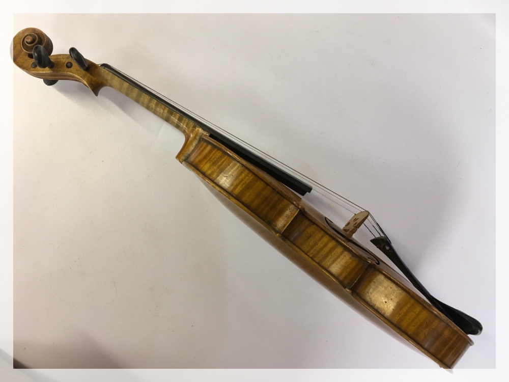 A VIOLIN AND BOW IN HARD WOODEN CASE, T - Image 4 of 10