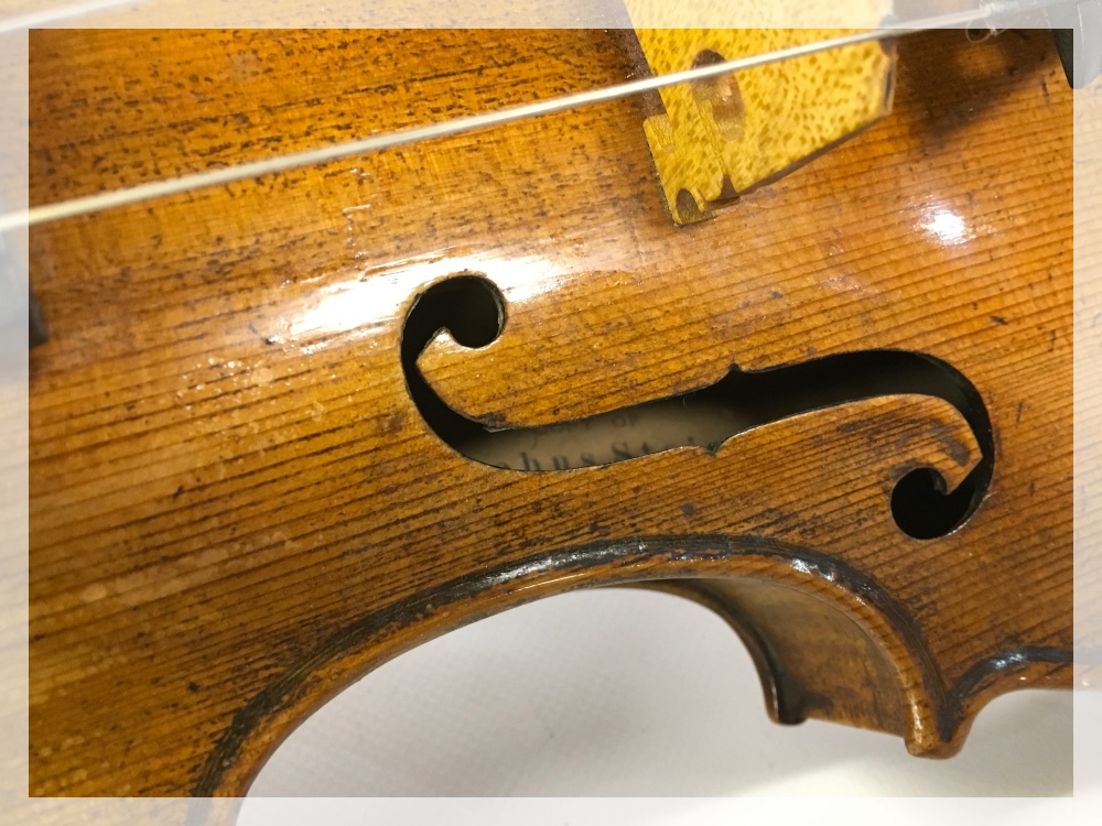 A VIOLIN AND BOW IN HARD WOODEN CASE, T - Image 6 of 10