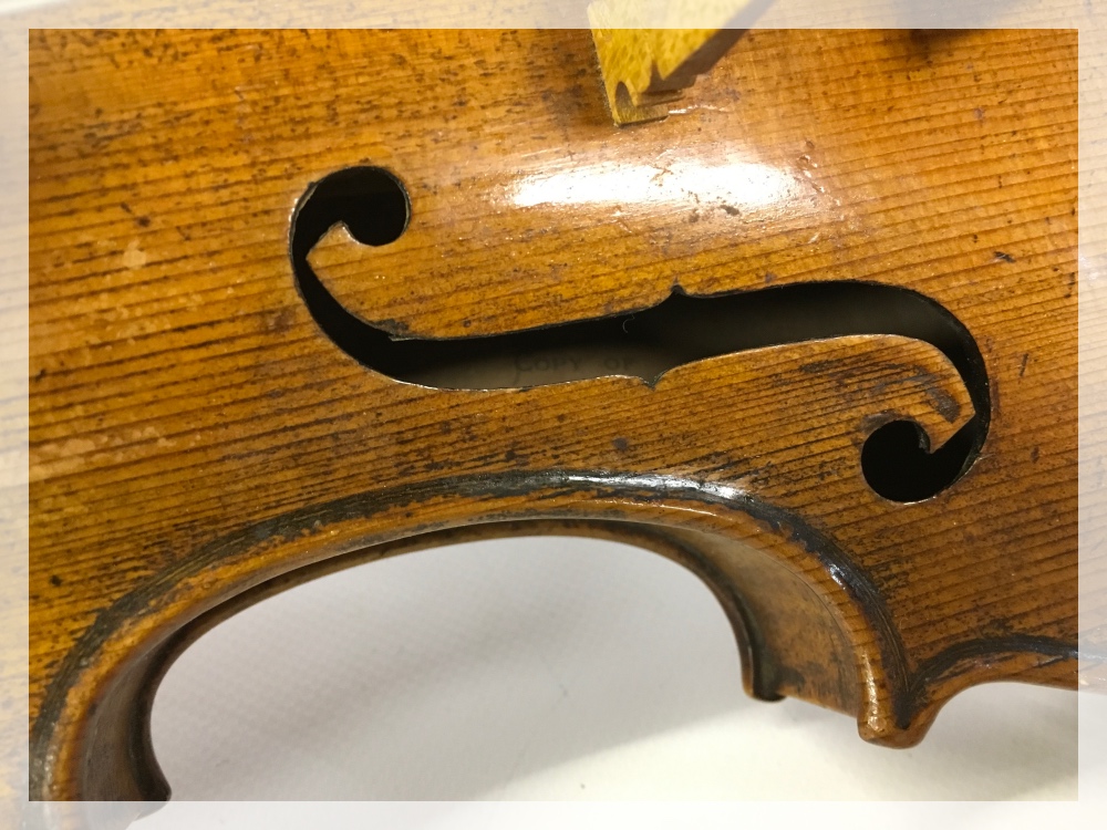 A VIOLIN AND BOW IN HARD WOODEN CASE, T - Image 8 of 10