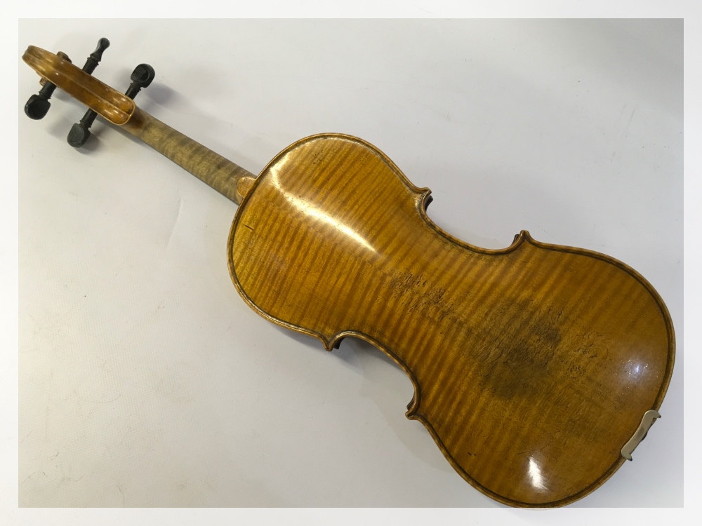 A VIOLIN AND BOW IN HARD WOODEN CASE, T - Image 3 of 10