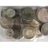 SMALL TUB MIXED COINS INCLUDING GB CROWN