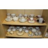 A collection of early 19th century mostly New Hall porcelain, tea bowls and saucers (two shelves)