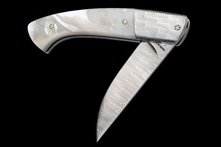 MANU LAPLACE '1515', FRANCE A FINE AND UNIQUE DAMASCUS FOLDING LOCK-KNIFE WITH POLYNESIAN MOTHER - Image 4 of 5