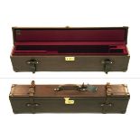 NIZZOLI A LEATHER SINGLE MOTOR GUNCASE, fitted for 72cm. or 78cm. over and under barrels, the