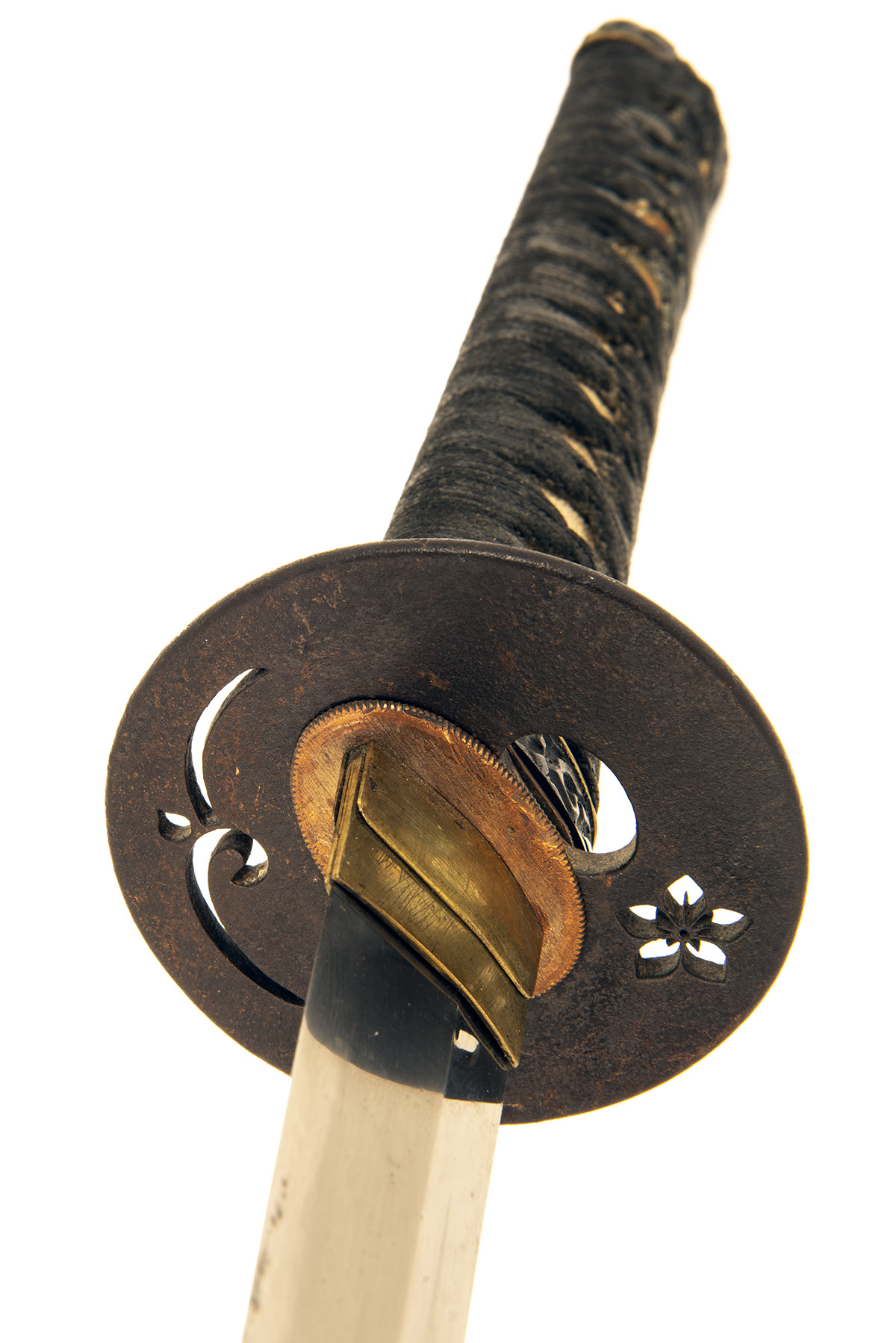 A JAPANESE KATANA WITH SIGNED BLADE, probably early 18th century, with 25in. curved and re- - Image 4 of 4