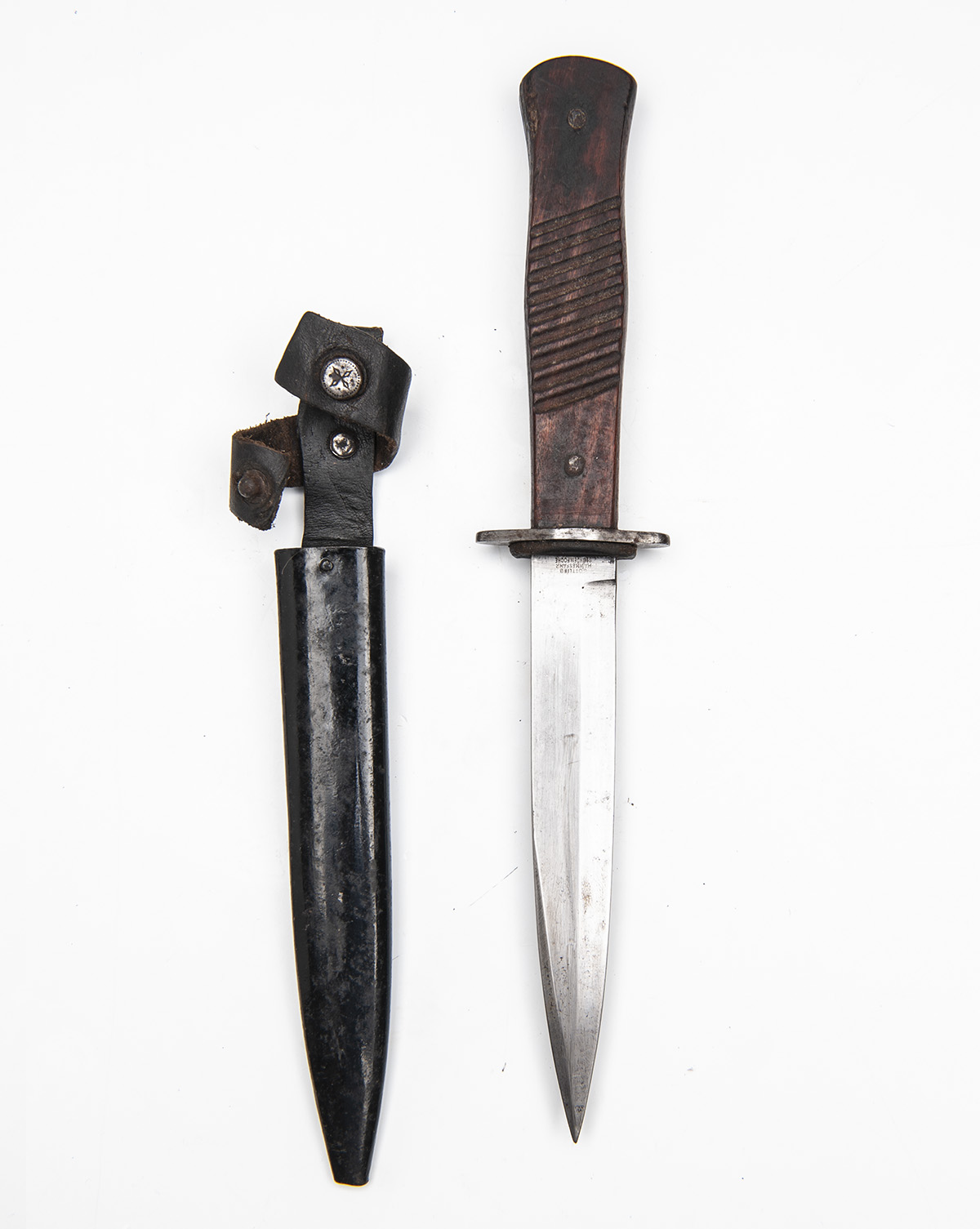 A SMALL COLLECTION OF GERMAN WORLD WAR ONE TRENCH or BOOT KNIVES, various blade types, three with - Image 4 of 5