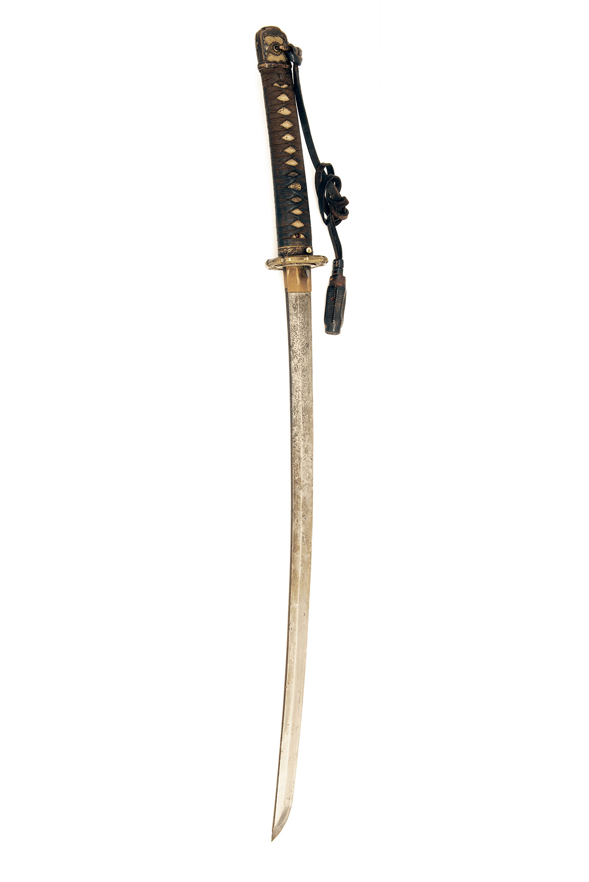 A WORLD WAR TWO 'SHIN-GUNTO' MOUNTED JAPANESE KATANA, with signed smith-made arsenal 25in. blade ( - Image 2 of 6