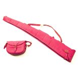 A PINK LEATHER FLEECE-LINED SINGLE GUNSLIP WITH MATCHING CARTRIDGE BAG, with canvas and leather