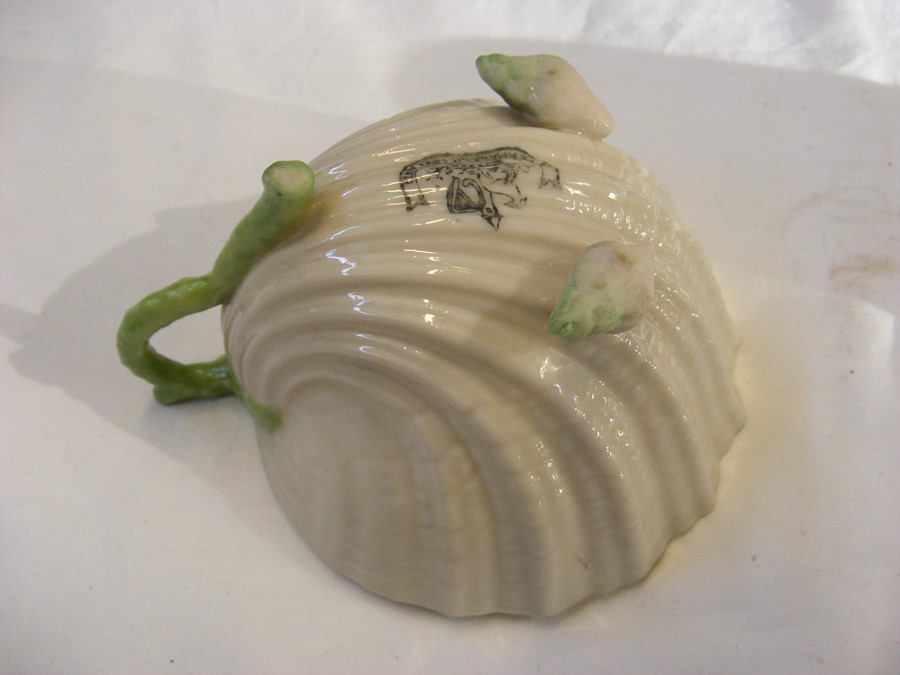 A Belleek teaset, comprising a teapot, cups, sauce - Image 10 of 25