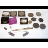 Various collectable coinage, crowns, etc.