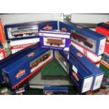 Selection of boxed Bachmann carriages, etc.
