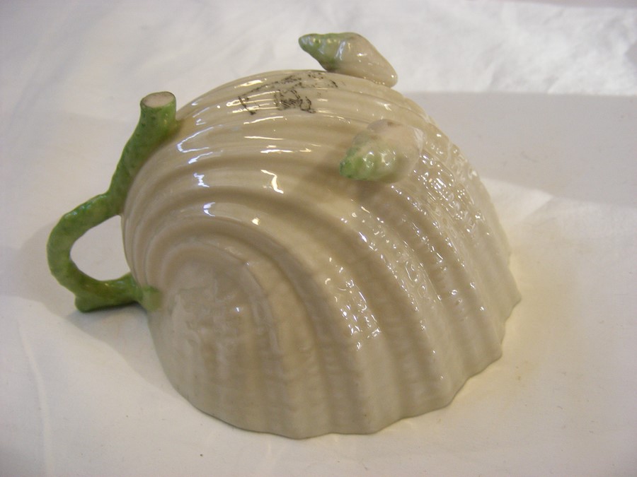 A Belleek teaset, comprising a teapot, cups, sauce - Image 14 of 25