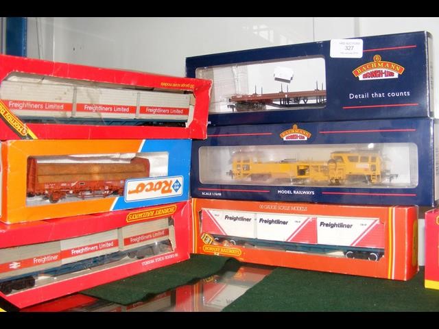 Selection of Bachmann and Hornby rolling stock - b