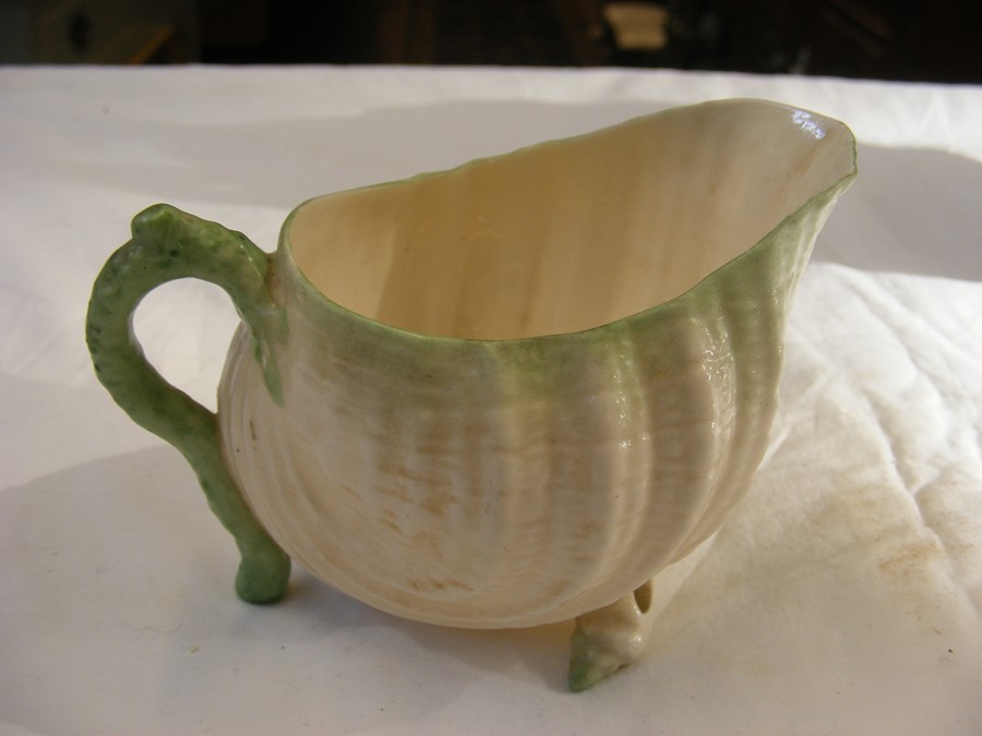 A Belleek teaset, comprising a teapot, cups, sauce - Image 7 of 25