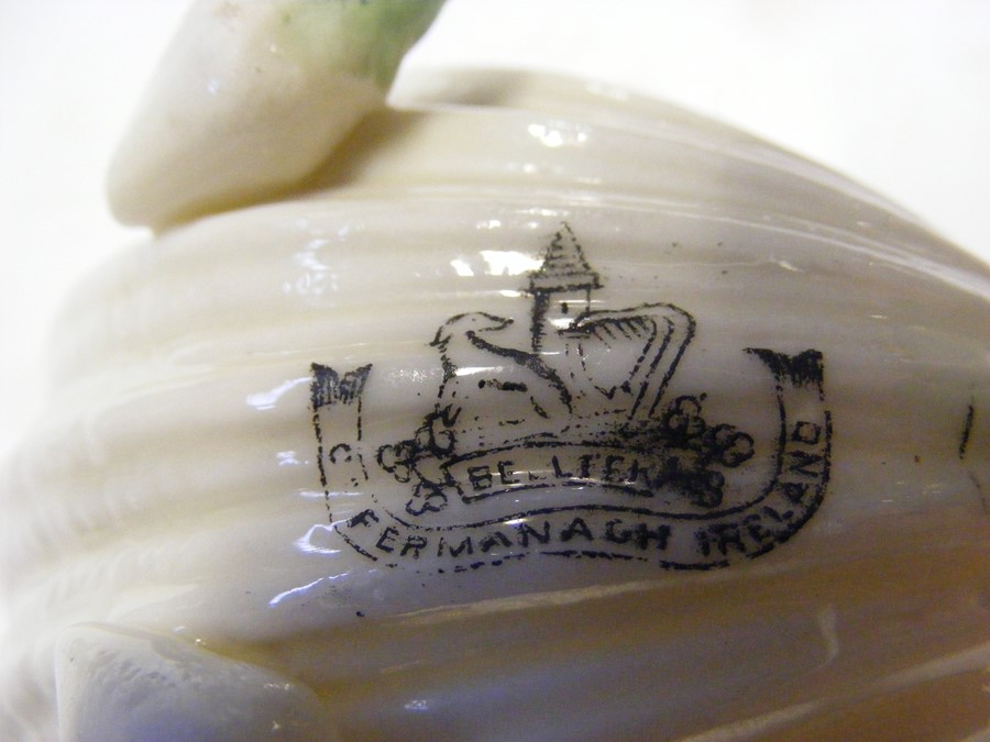 A Belleek teaset, comprising a teapot, cups, sauce - Image 25 of 25