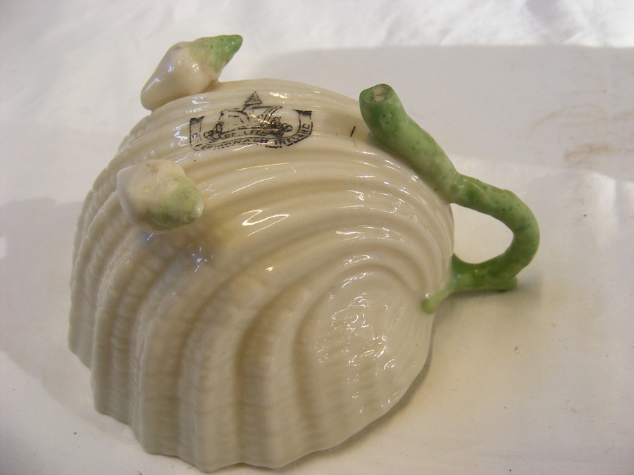 A Belleek teaset, comprising a teapot, cups, sauce - Image 12 of 25