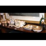 Various collectable ceramic and glassware, includi