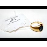 A gent's 18ct gold signet ring - 6.2g