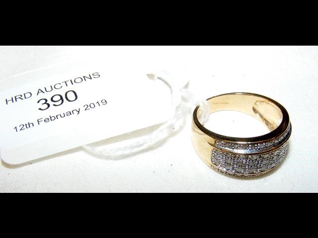 A 9ct gold diamond ring