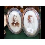 A pair of silver oval photo frames - 16cm