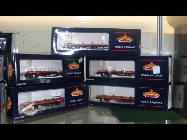 Five boxed Bachmann Wagon Rail Freights