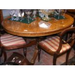 Good quality Victorian walnut oval dining table on