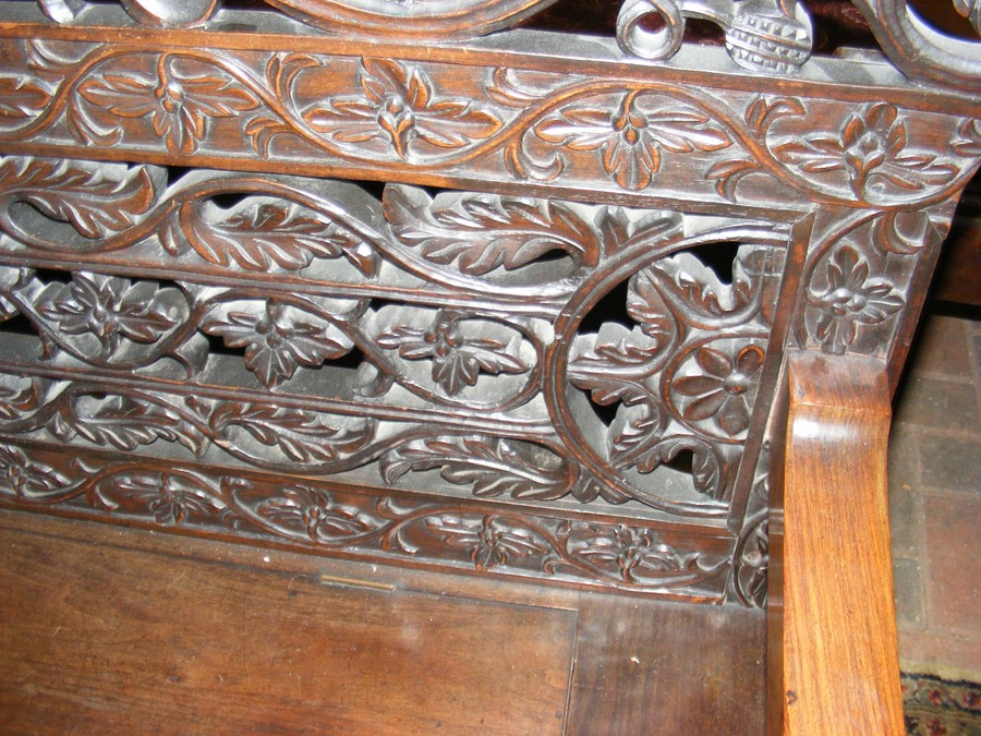 An antique heavily carved settle with hinged lift- - Image 6 of 10