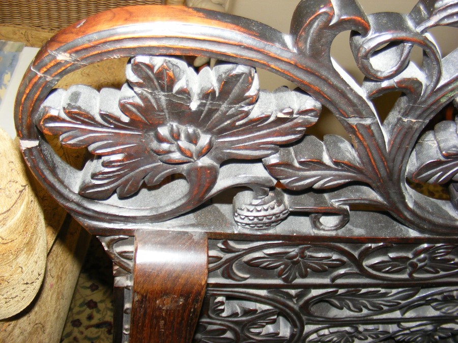 An antique heavily carved settle with hinged lift- - Image 4 of 10