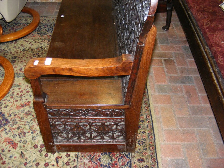 An antique heavily carved settle with hinged lift- - Image 10 of 10