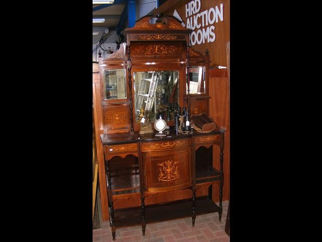 An inlaid Edwardian mirrored back sideboard - Image 3 of 3