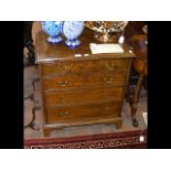 A small proportioned oak chest of drawers - 64cm