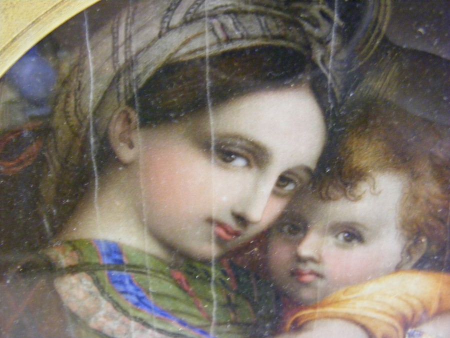 An 18cm diameter antique painting of Madonna and child - Image 3 of 12