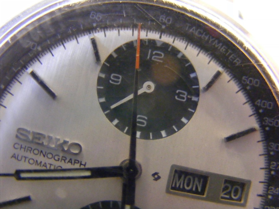 A gent's Seiko chronograph automatic wristwatch wi - Image 8 of 22