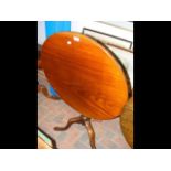 A Georgian mahogany snap-top tripod table - 74cm d