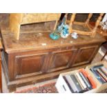 An antique oak panelled mule chest - 126cm long