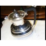 A silver lidded water jug - Sheffield 1924 - 19oz