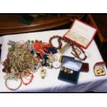 Selection of costume jewellery, including necklace