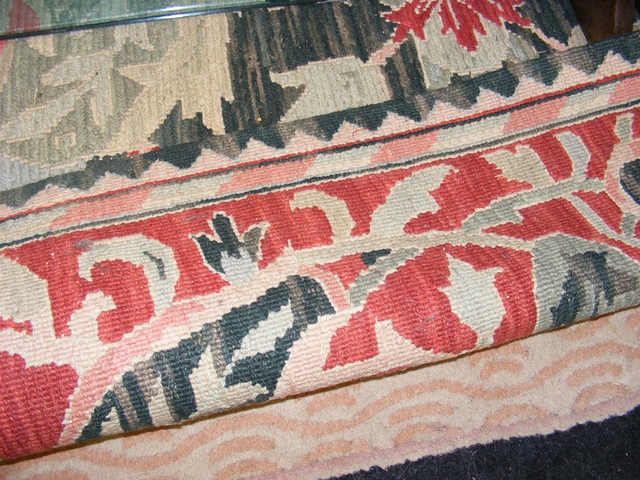 A large Middle Eastern style carpet with geometric - Image 3 of 6