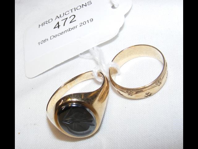 A gent's signet ring, together with gold wedding b