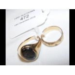 A gent's signet ring, together with gold wedding b