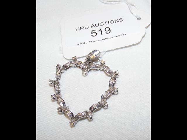 A heart shape diamond pendant - 3cm