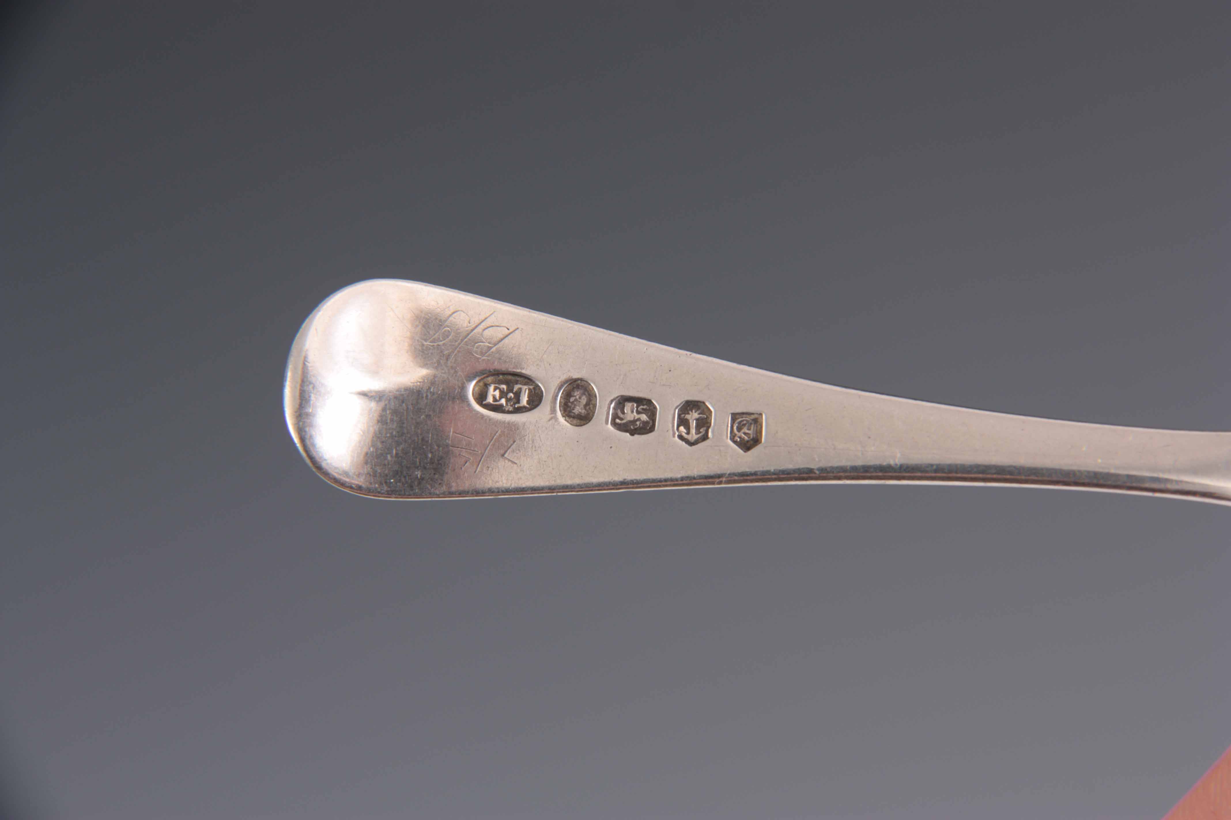 A COLLECTION OF THREE SILVER CADDY SPOONS app. 1.7 troy oz - Image 6 of 7