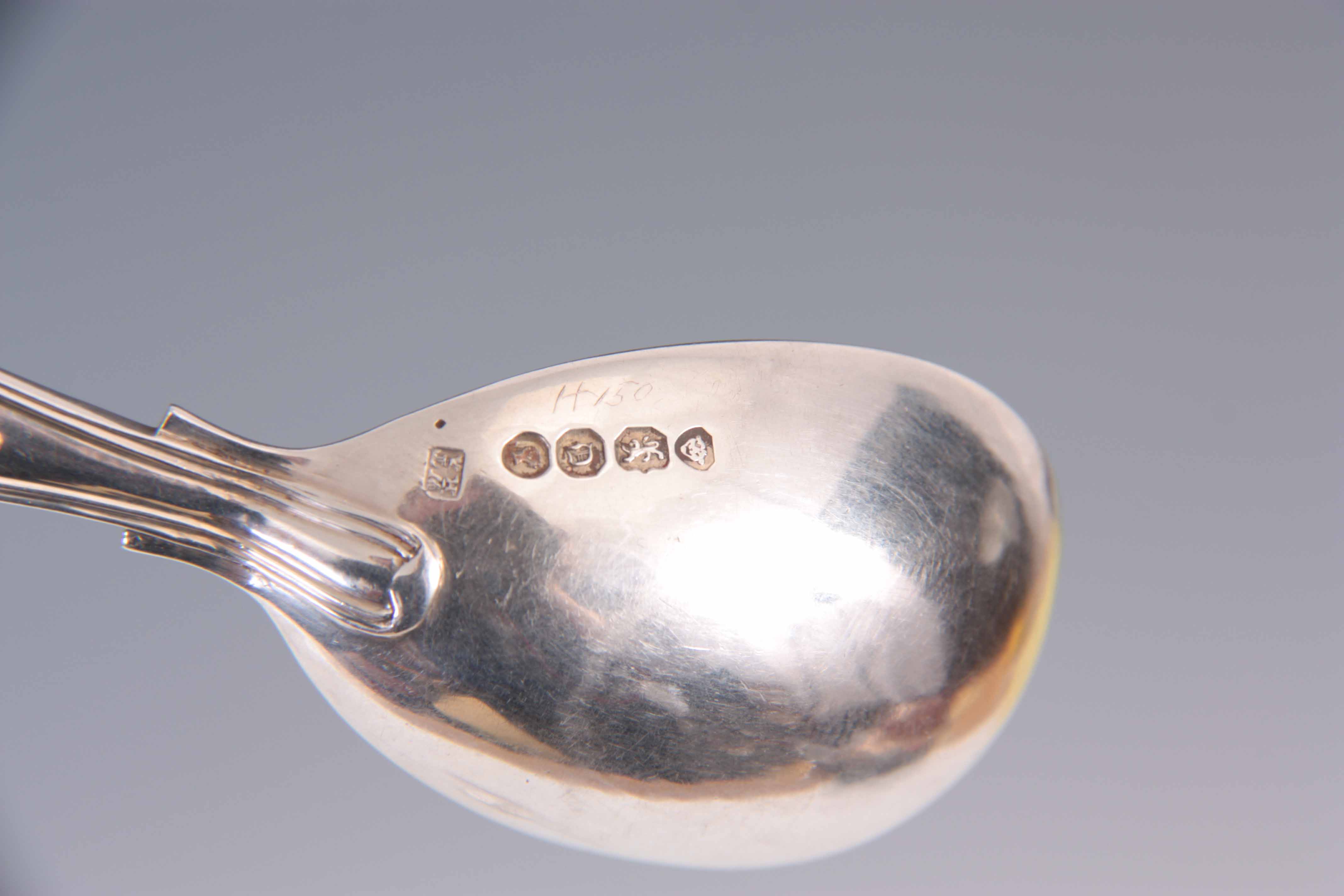 A COLLECTION OF THREE SILVER CADDY SPOONS app. 1.7 troy oz - Image 5 of 7