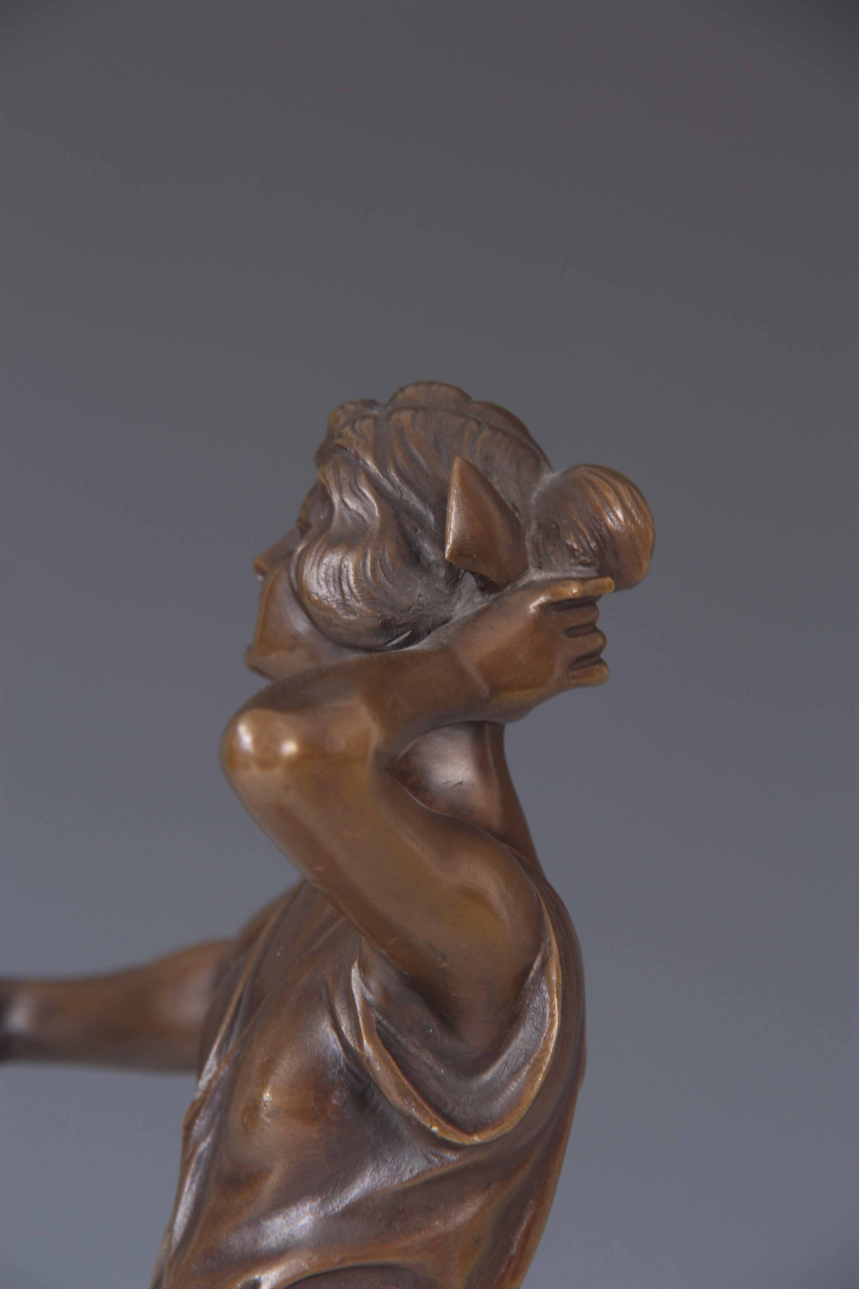 BRUNO ZACH. AN EARLY 20TH CENTURY AUSTRIAN BRONZE SCULPTURE modelled as a young woman looking into a - Image 7 of 9