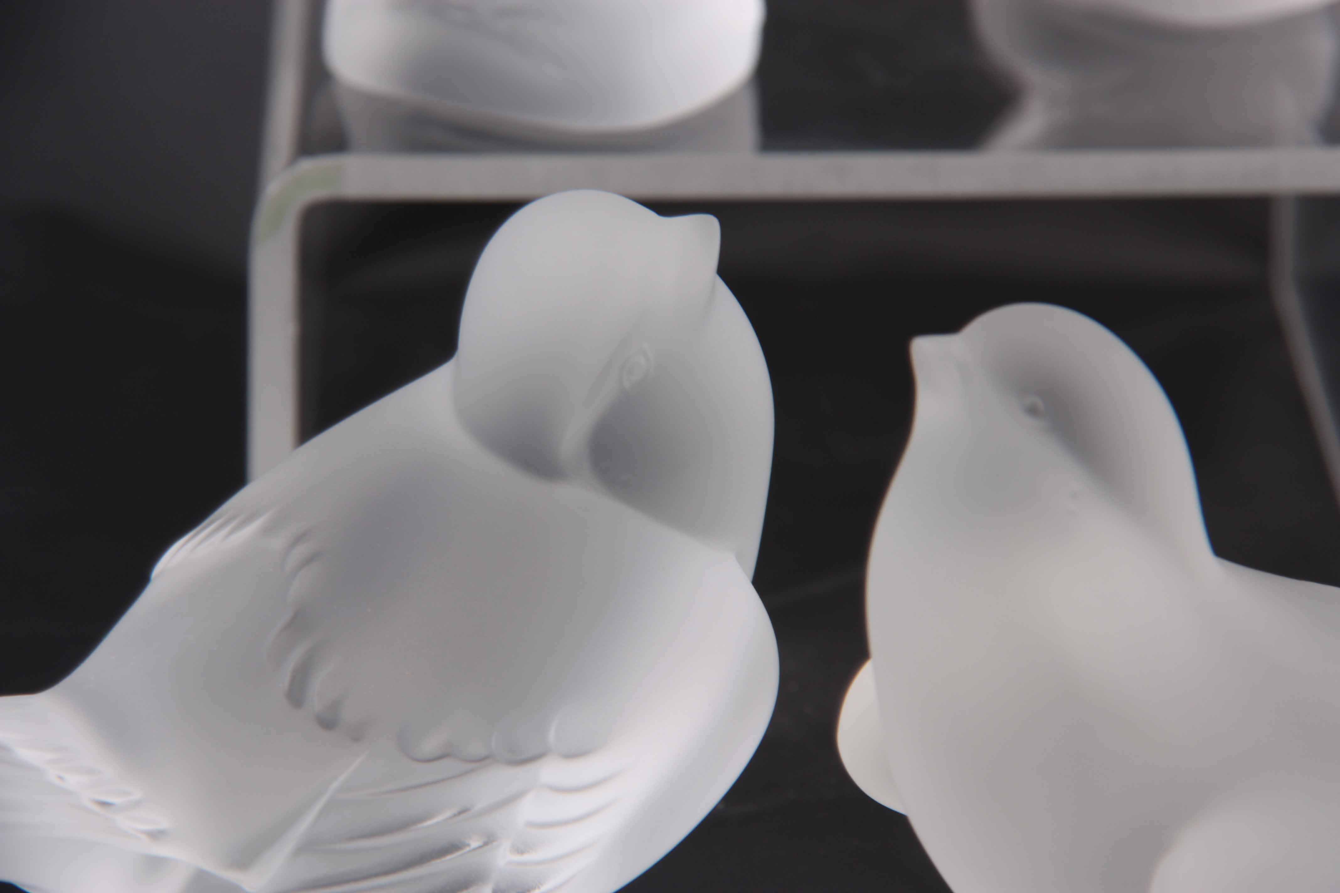 LALIQUE FRANCE, A SET OF 8 FROSTED GLASS SPARROWS - signed Lalique France 8cm high. - Image 4 of 11