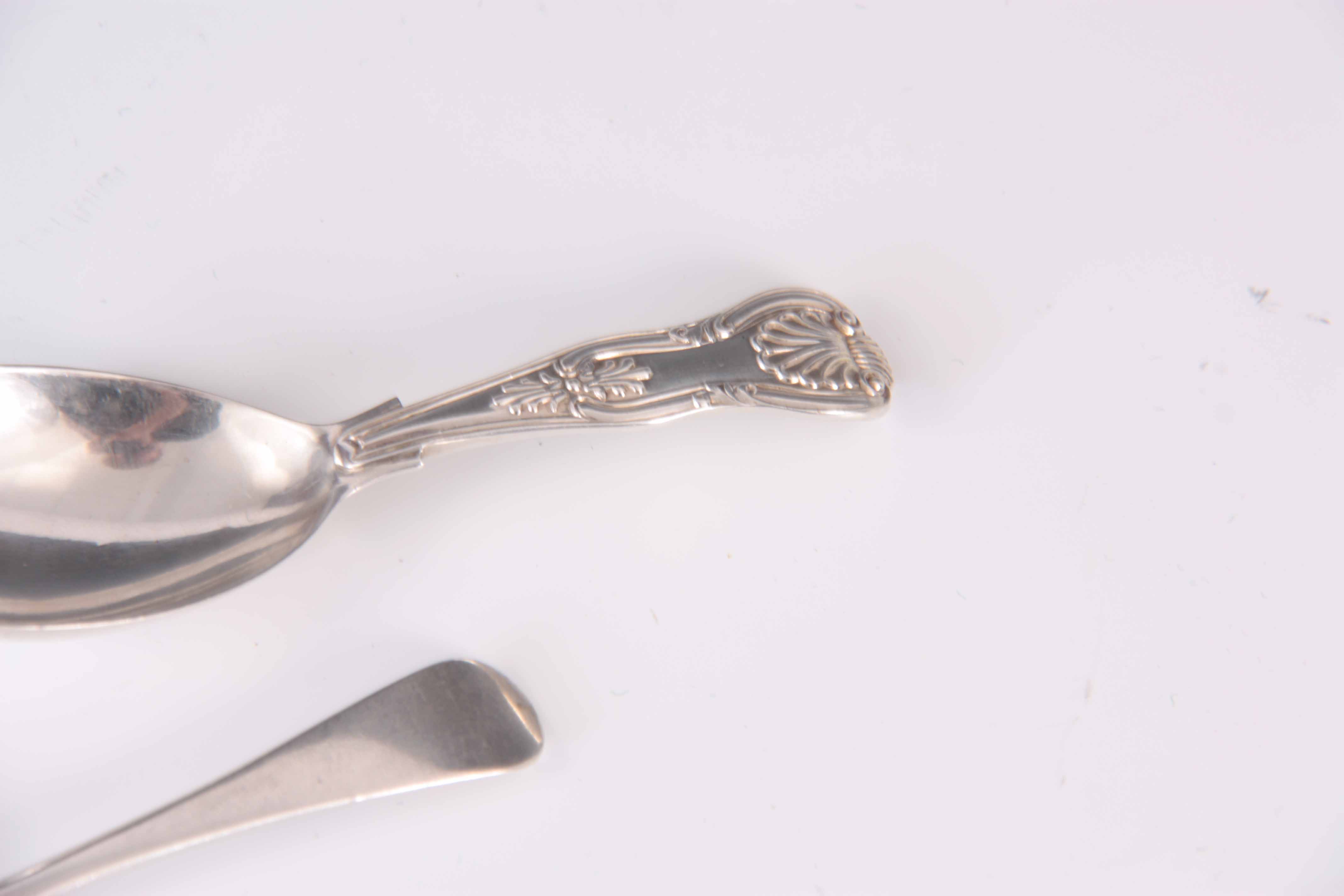 A COLLECTION OF THREE SILVER CADDY SPOONS app. 1.7 troy oz - Image 4 of 7