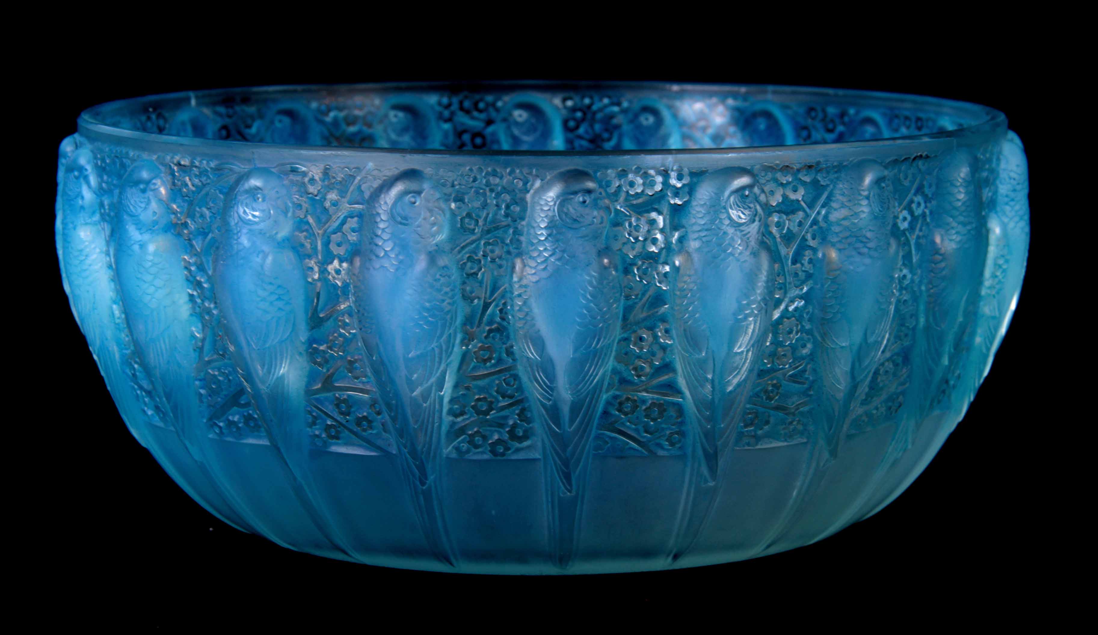 R. LALIQUE AN OPALESCENT GLASS PERRUCHES BOWL highlighted with blue staining - impressed mark R.