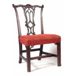 A GEORGE III MAHOGANY CHIPPENDALE STYLE SINGLE SIDE CHAIR with shaped leaf carved pierced back