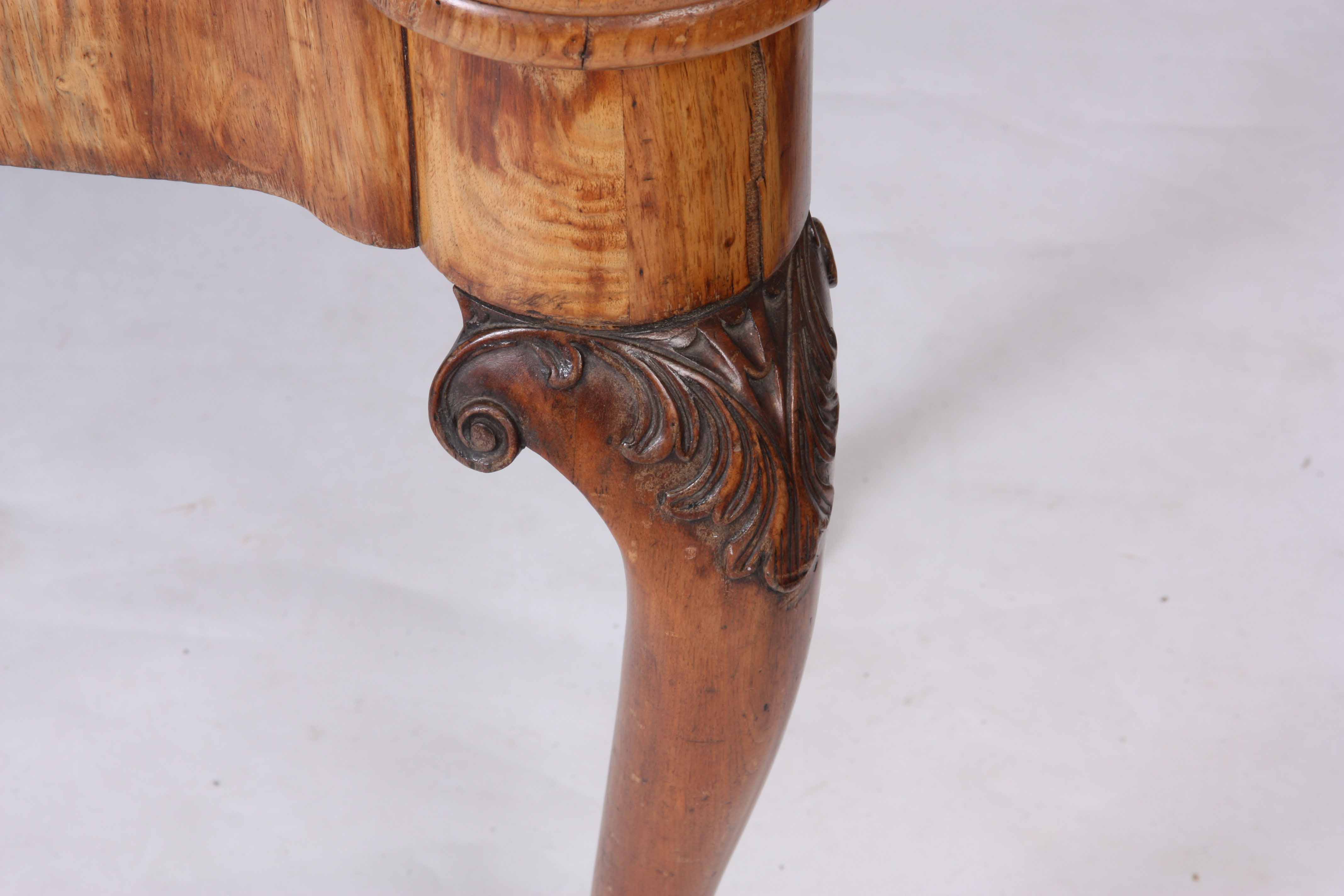 A GOOD GEORGE I FIGURED WALNUT CARD TABLE OF LARGE SIZE with hinged herring-band strung cross banded - Image 4 of 7